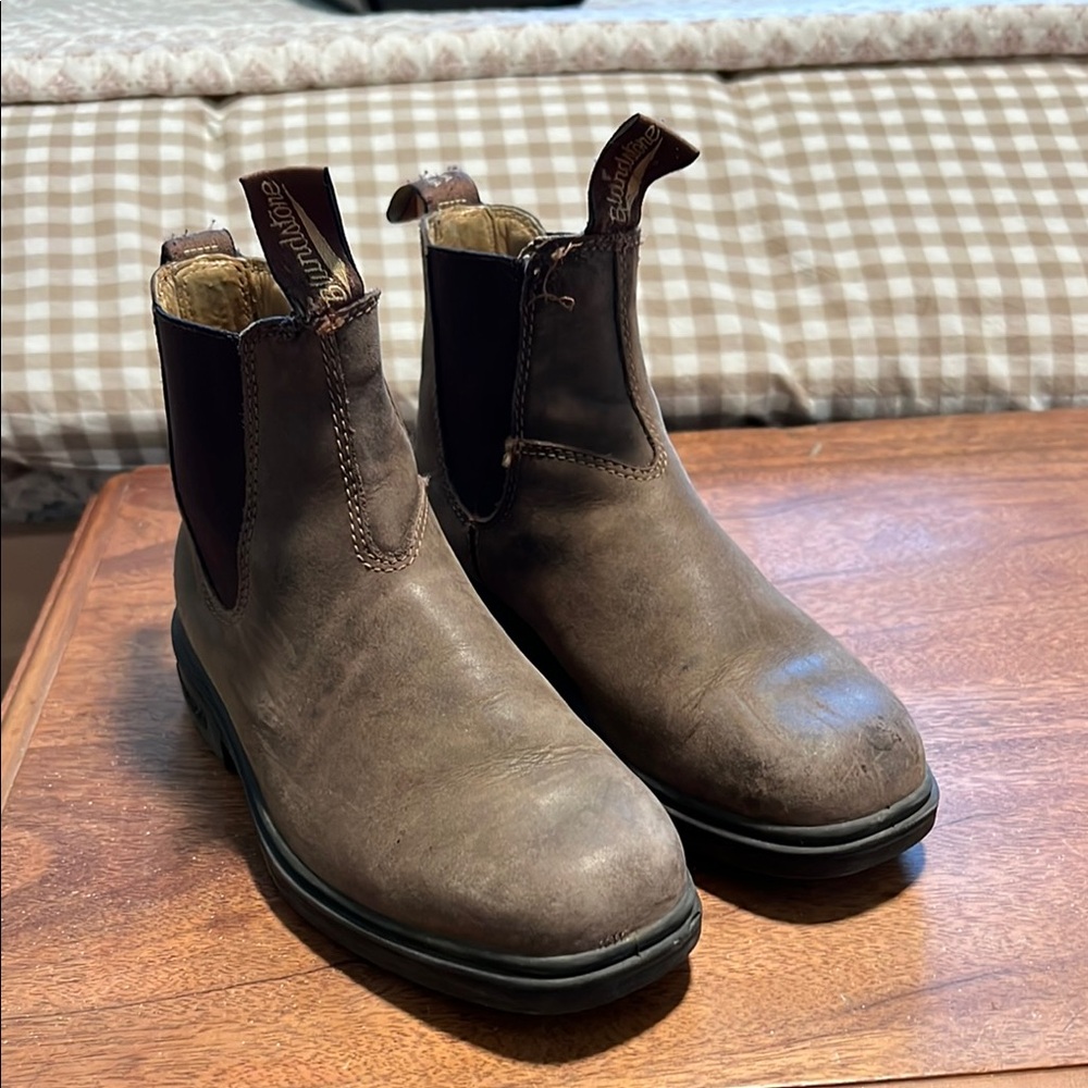 Blundstone Brown Chelsea Boots with Elastic Panels and Durable Sole